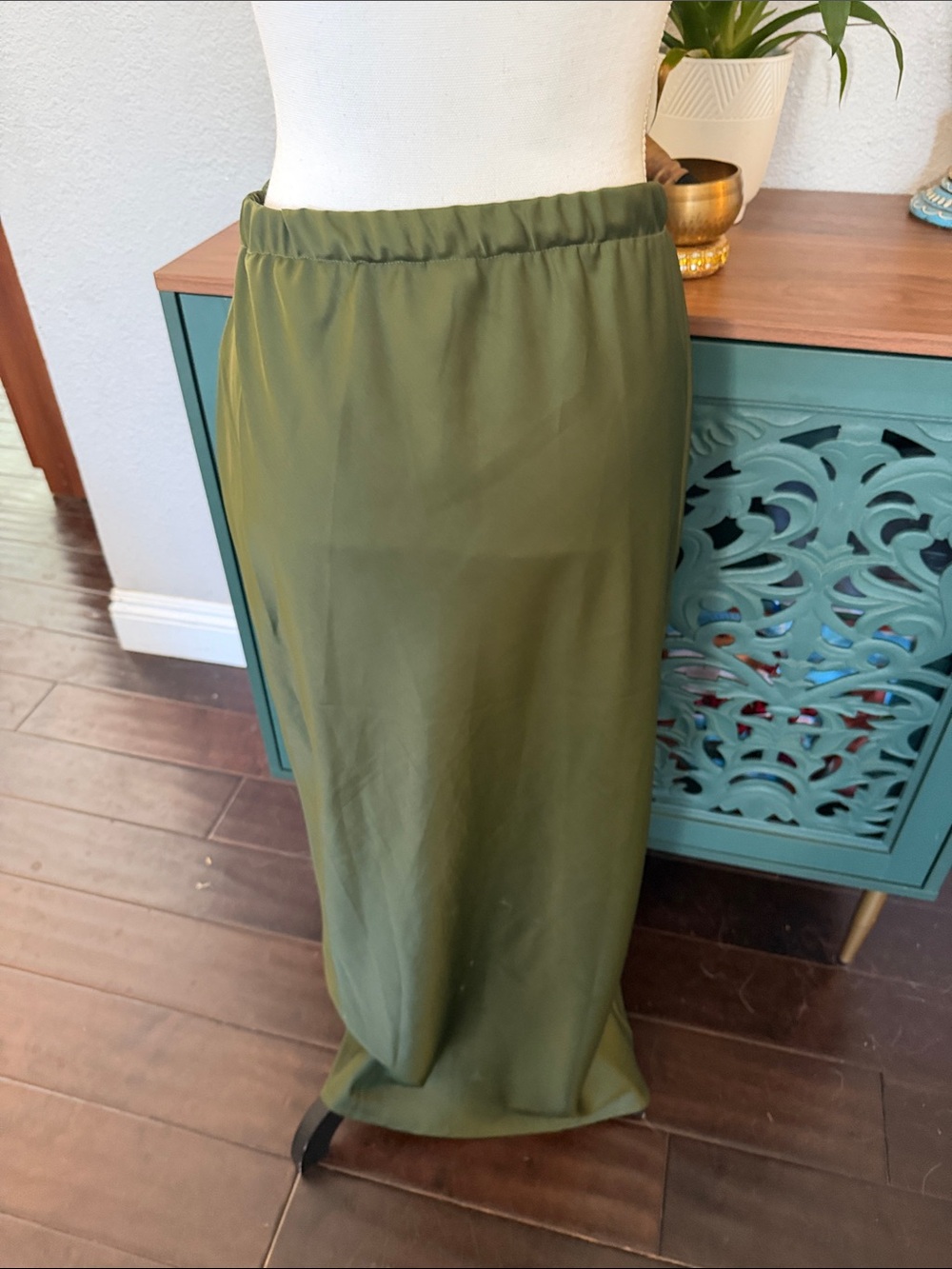 Olive Green stretchy satin Women's Maxi Skirt EUC